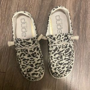 Size 7 Hey Dudes